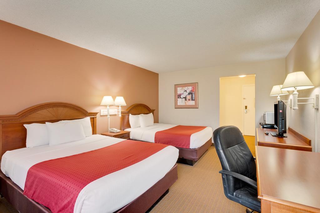 Ramada By Wyndham Provo Hotell Eksteriør bilde