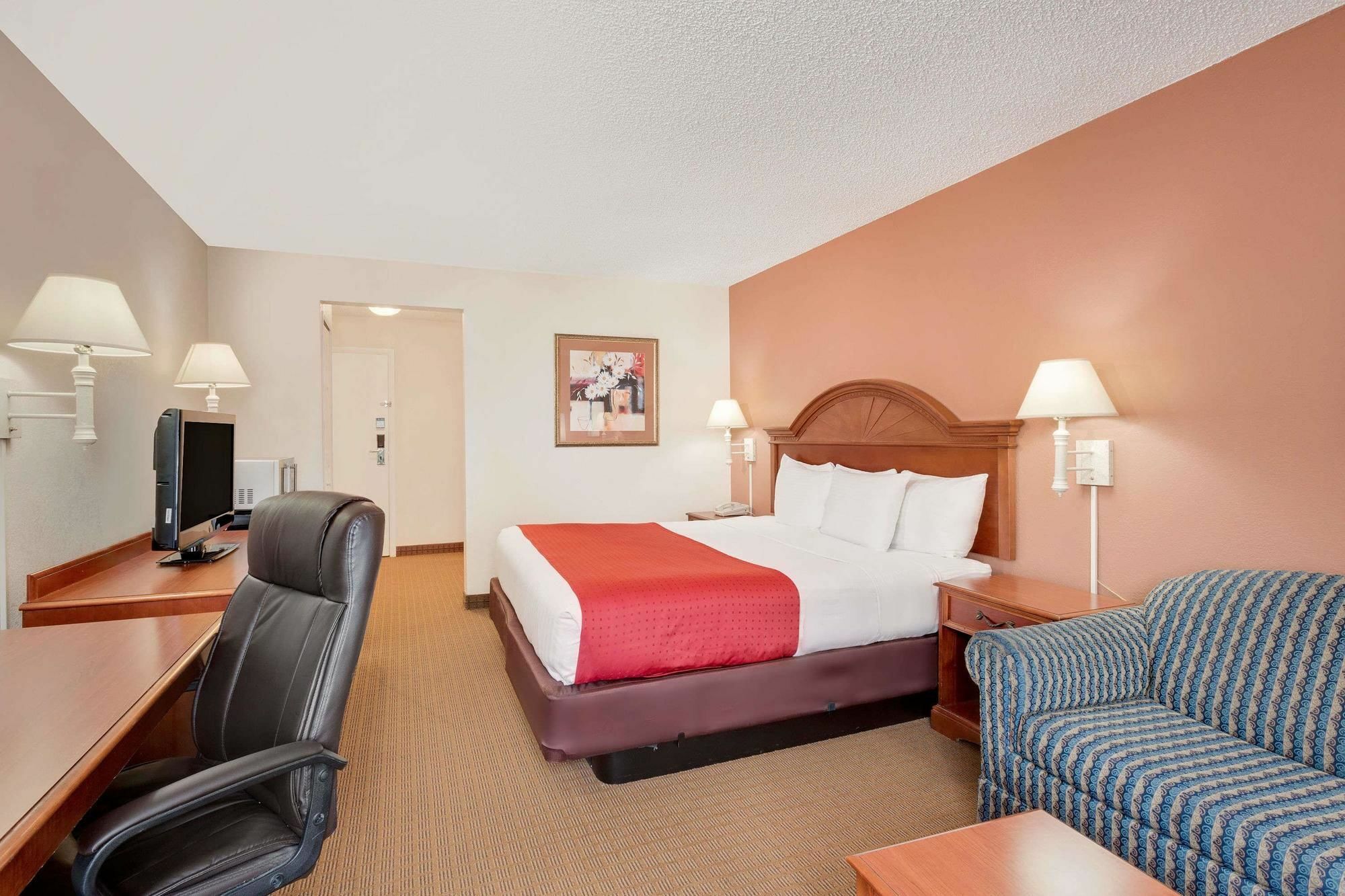 Ramada By Wyndham Provo Hotell Eksteriør bilde