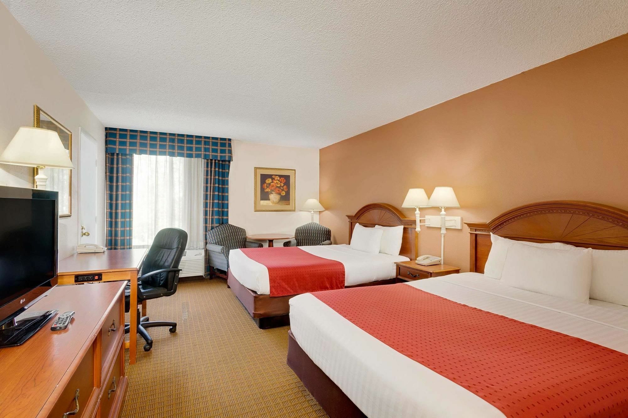 Ramada By Wyndham Provo Hotell Eksteriør bilde